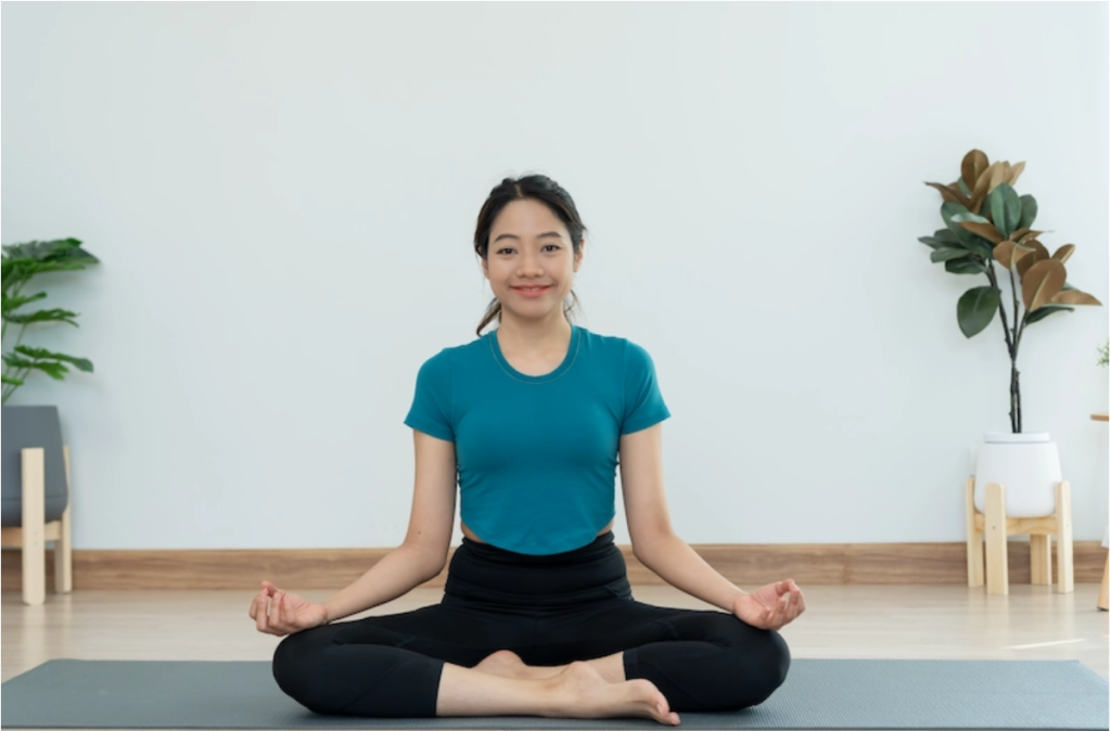 Yoga Nyaman di Apartemen: 6 Pose untuk Pemula